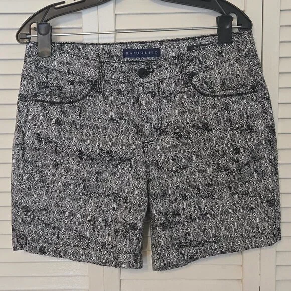 Bandolino Modern Fit Stretch Amy 5-Pocket Shorts - Size 6 - Picture 2 of 6